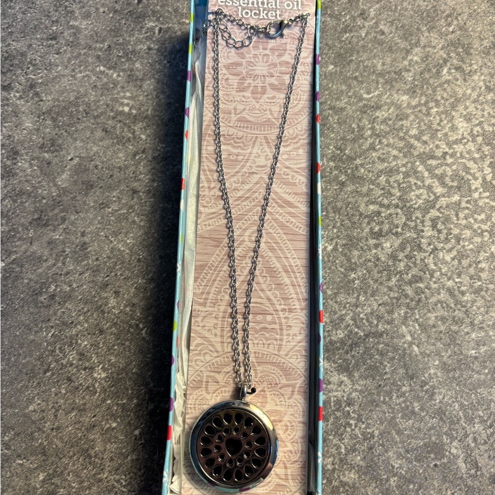 Chic Silver Aromatherapy Necklace